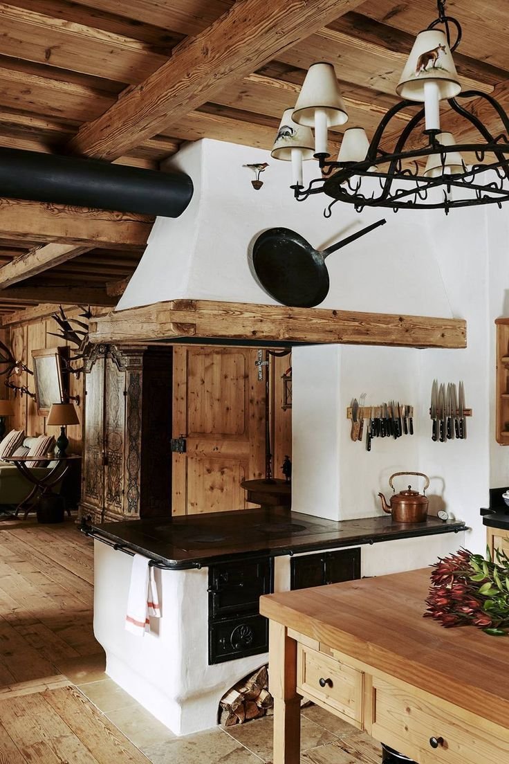 Деревенский домик интерьер кухни с печью