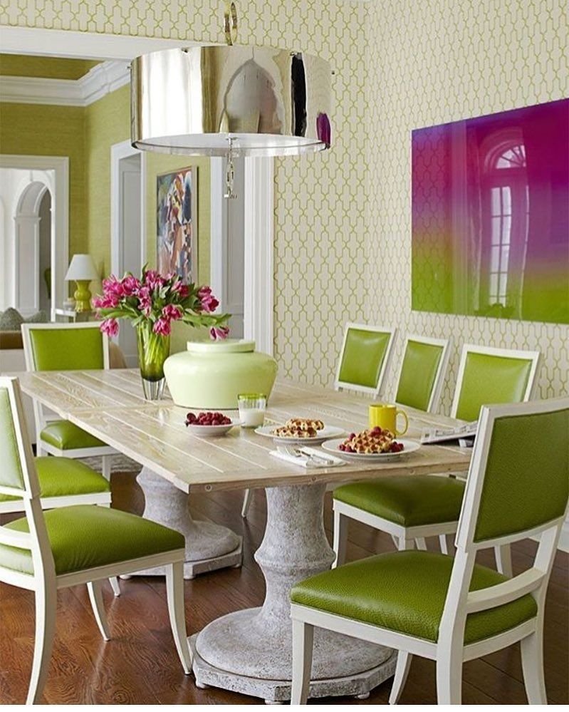 Столовая в светлозеленыз столах