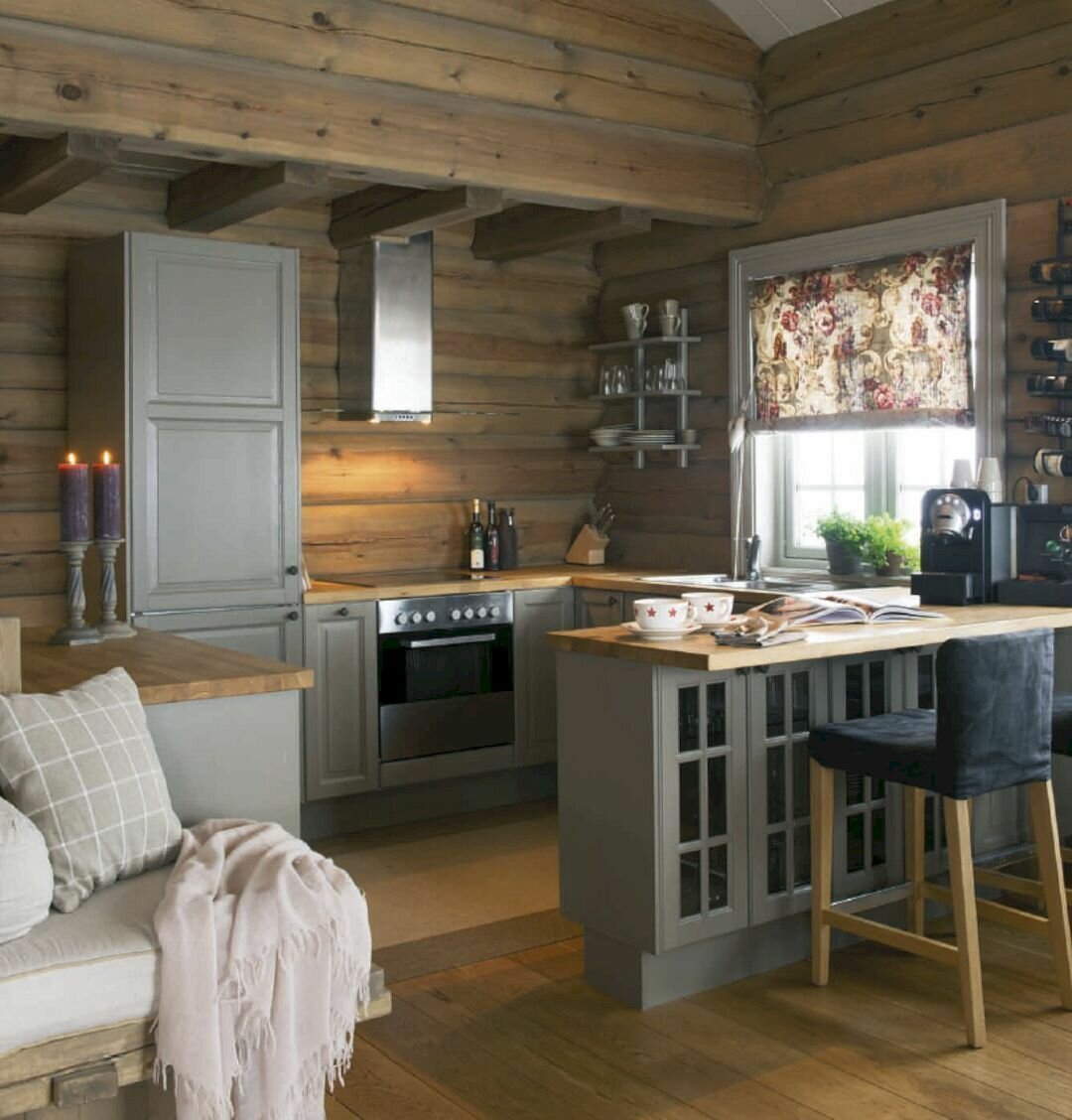 Интерьер в деревянном доме на кухне