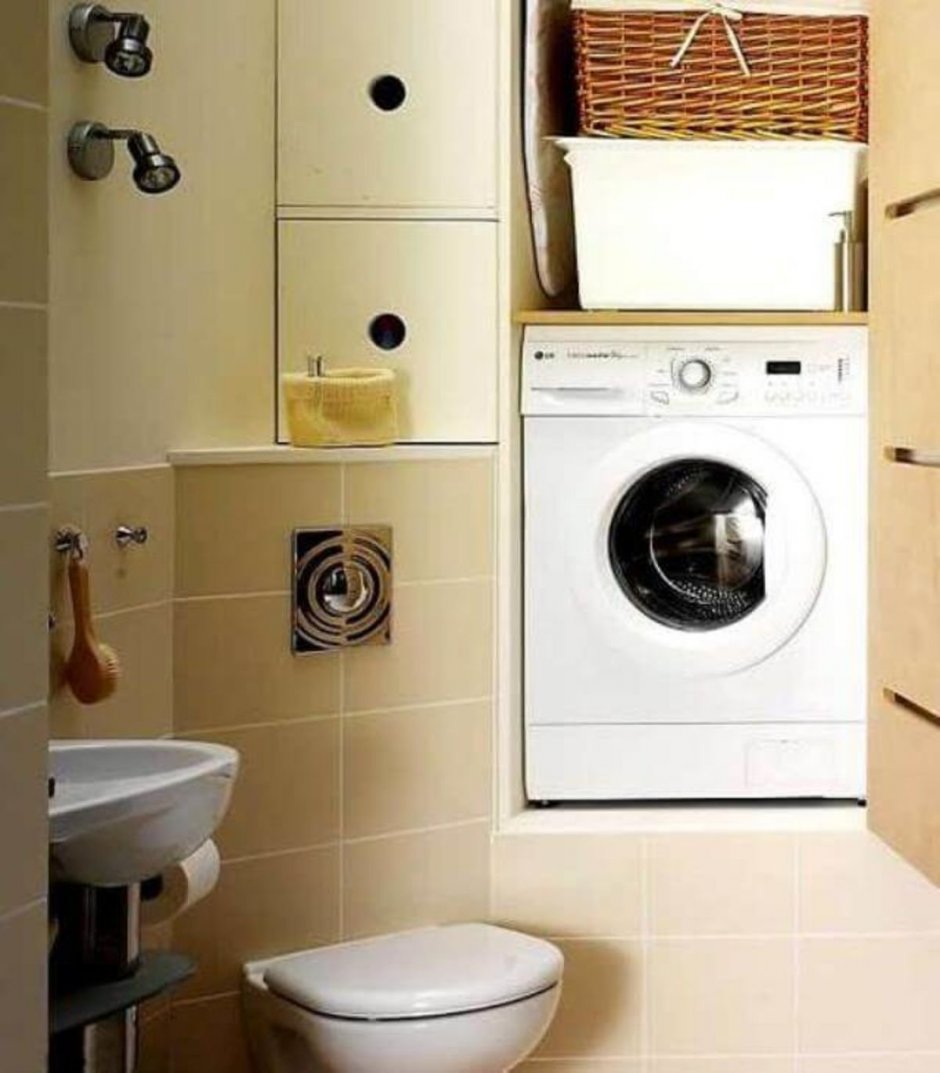 Интерьер маленькой ванной со стиральной машиной