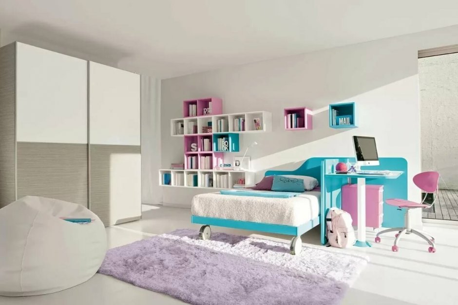 Современная детская комната для девушки
