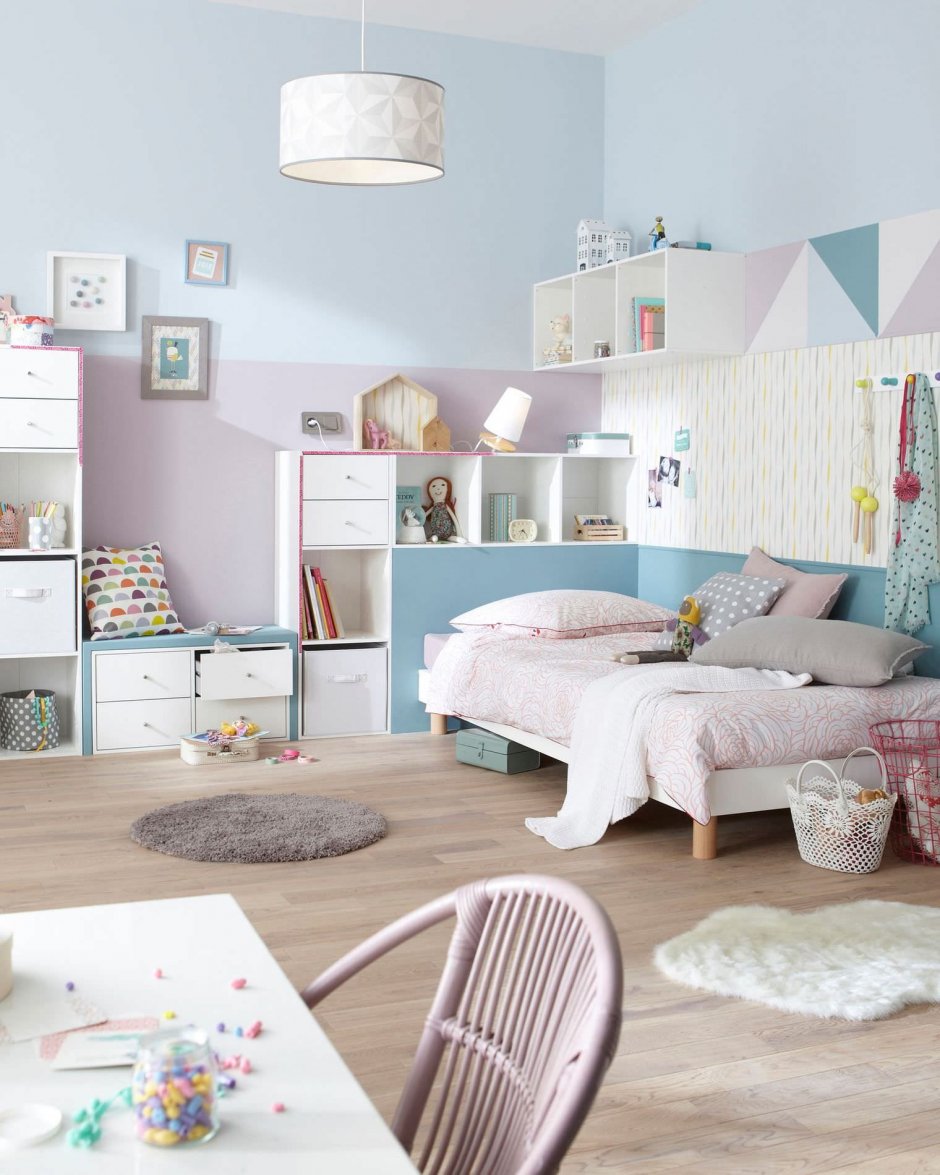 Детская комната для девочки в пастельных тонах
