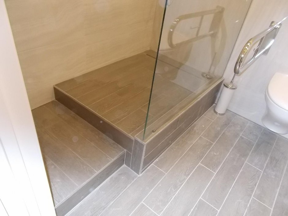 Маленькие ванные комнаты со сливом в полу (59 фото)