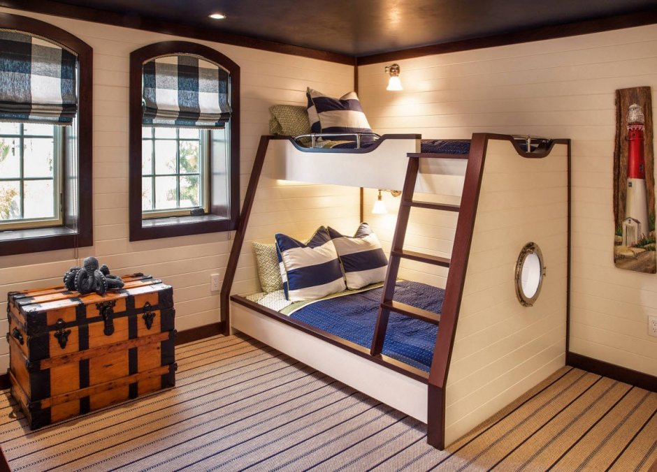 Двухэтажная кровать в морском стиле