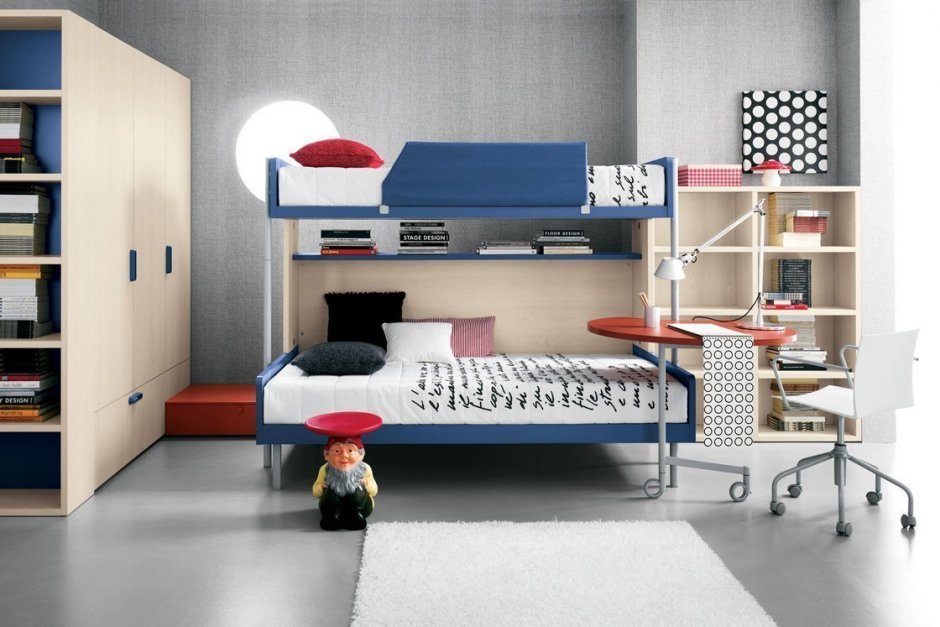 Комната с двухэтажной кроватью подростка