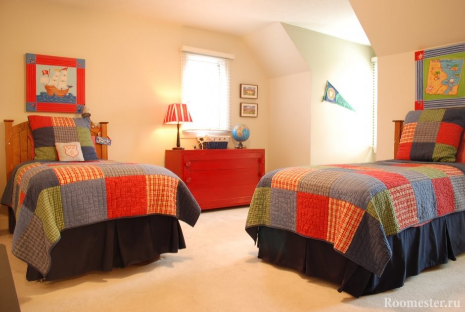Уютная комната с односпальной кроватью