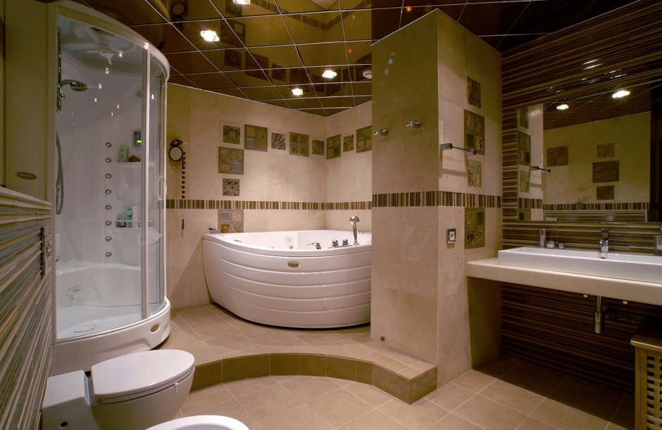 Ванная комната с туалетом и джакузи