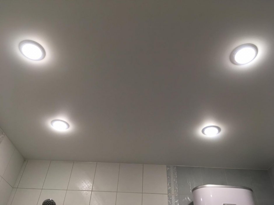 Светильники для ванной в натяжной потолок