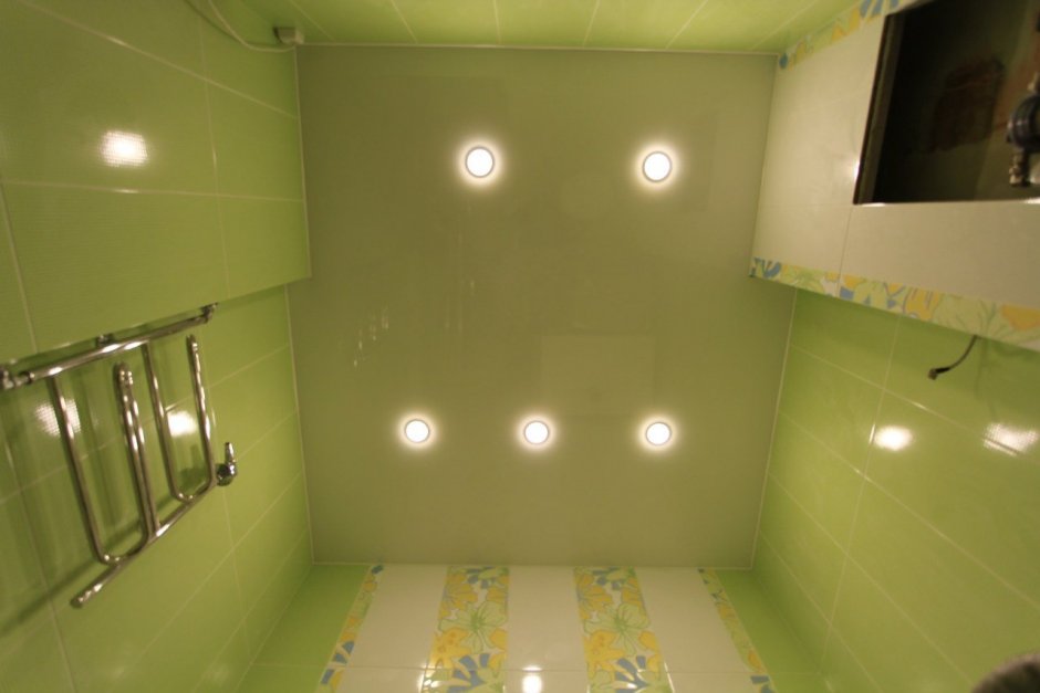 Расположение точечных светильников в ванной
