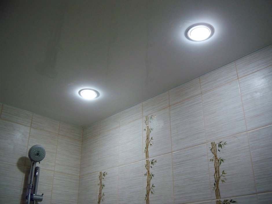 Лампочки для натяжных потолков в ванной