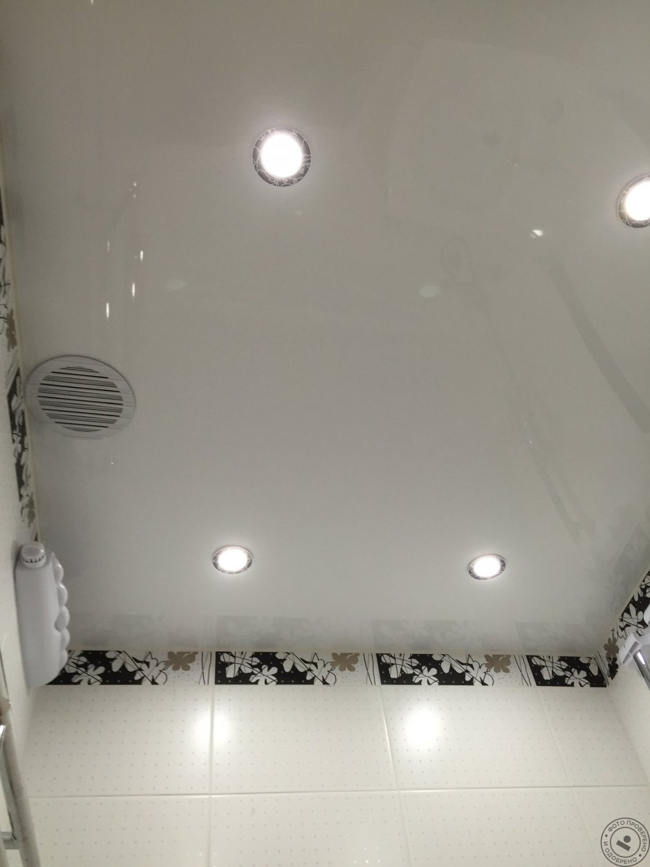 Светильники в натяжной потолок в ванной