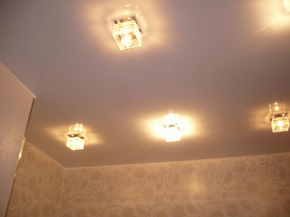 Точечные светильники для натяжных потолков в ванную комнату