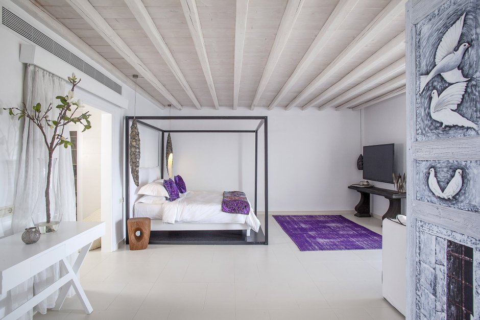 Спальня-гостиная в греческом стиле