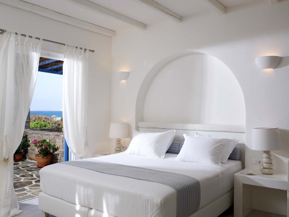 Кровать в средиземноморском стиле