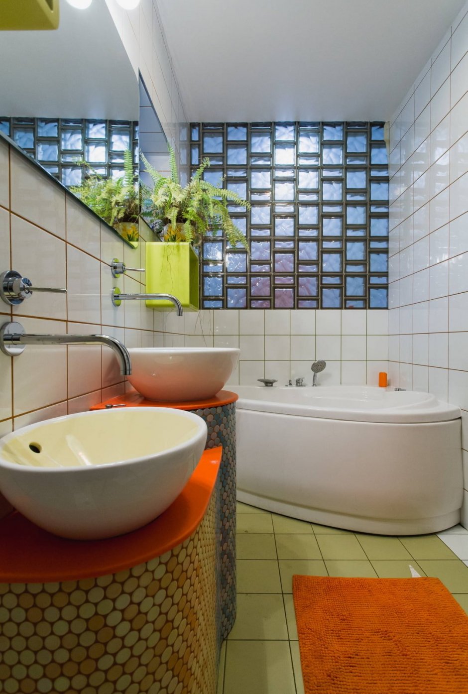Стеклянные блоки в интерьере ванной