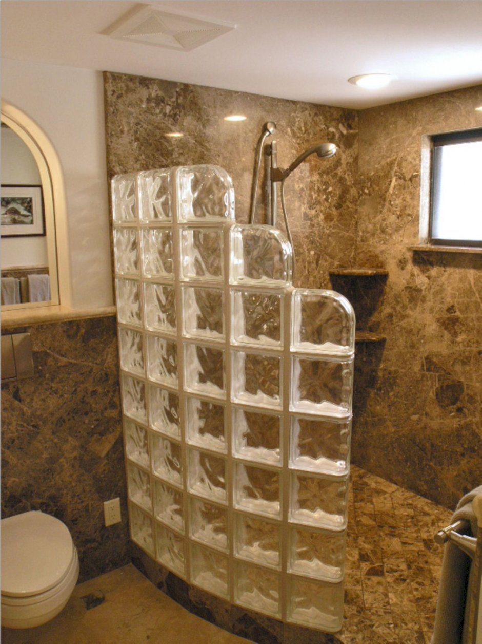 Стеклянные блоки для перегородок в ванной