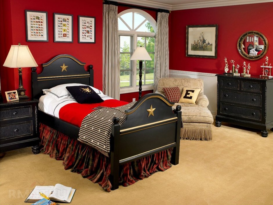 Спальня подростка в черном с красным