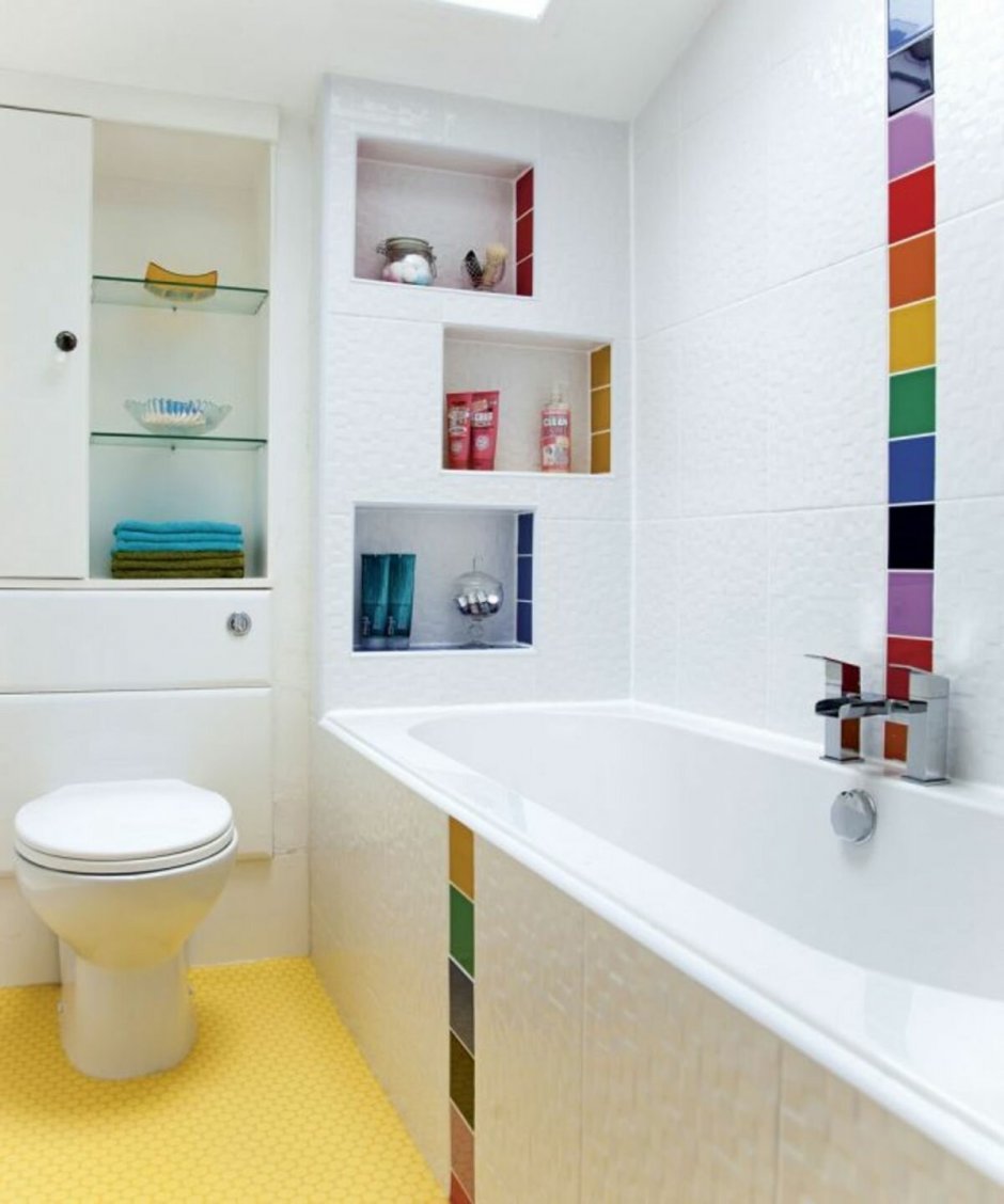 Белая ванная комната с яркими акцентами (58 фото)