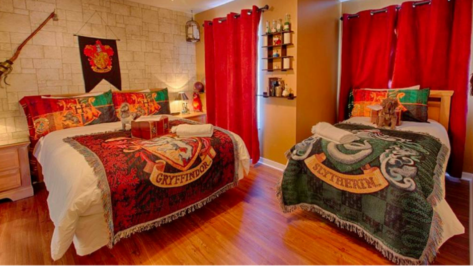 Спальня в стиле Гарри Поттера Гриффиндор