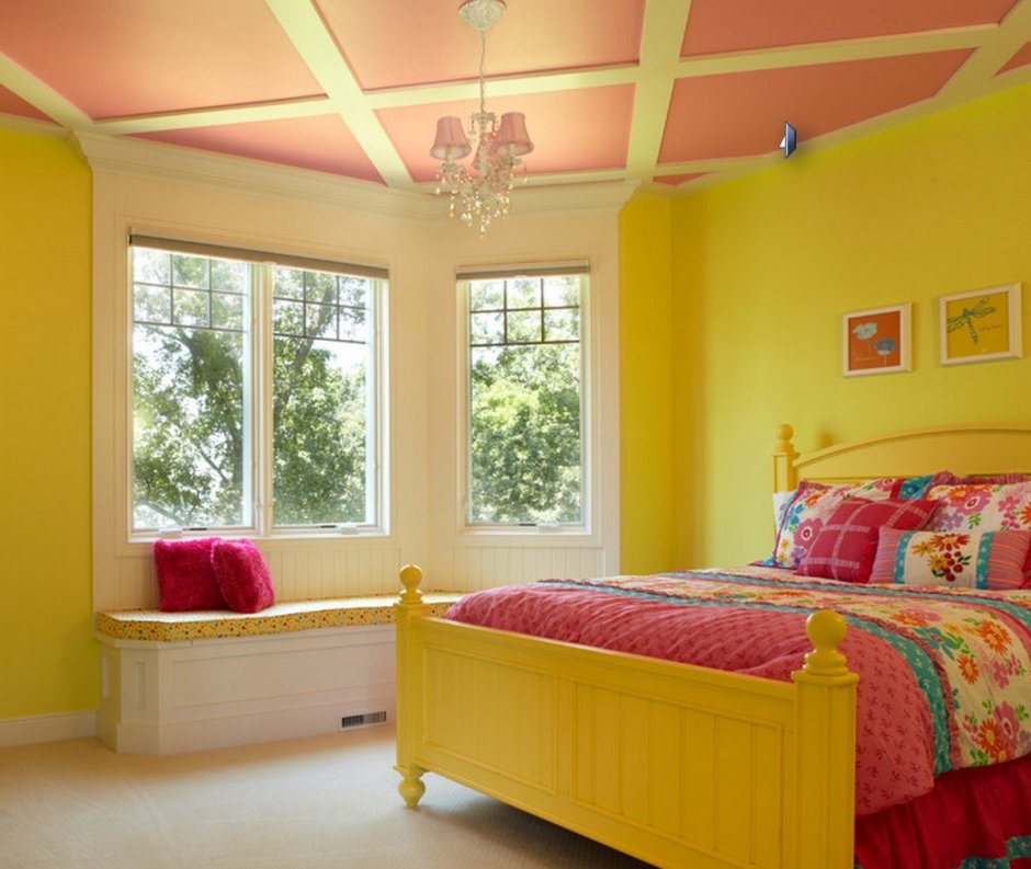 Яркие цвета в комнате