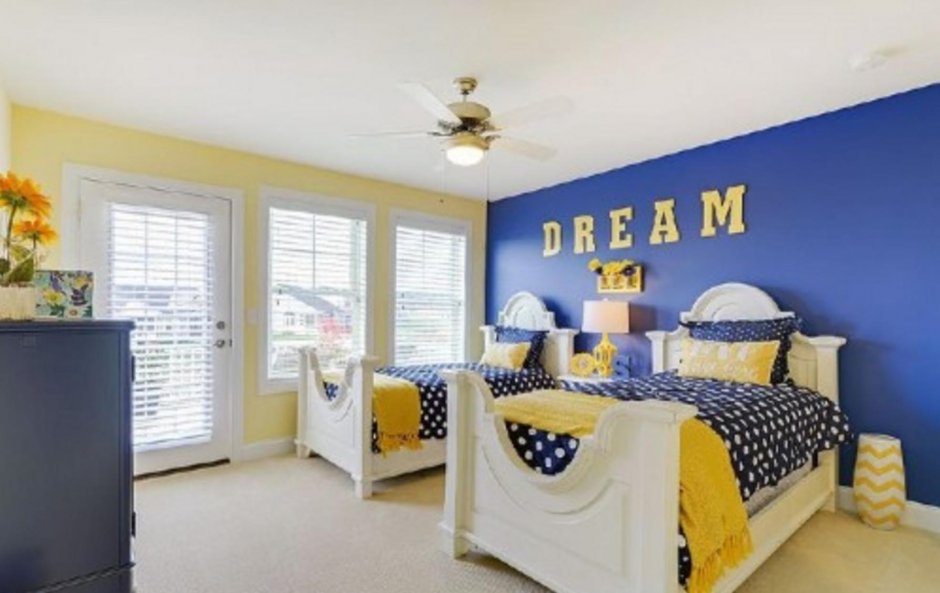 Сине желтая комната