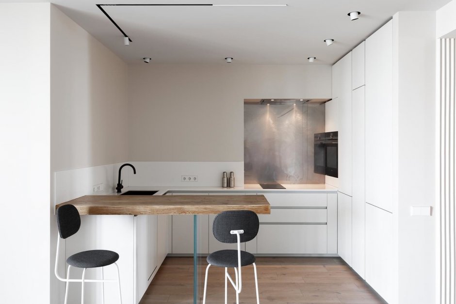 Кухня в минималистическом стиле в маленькой квартире