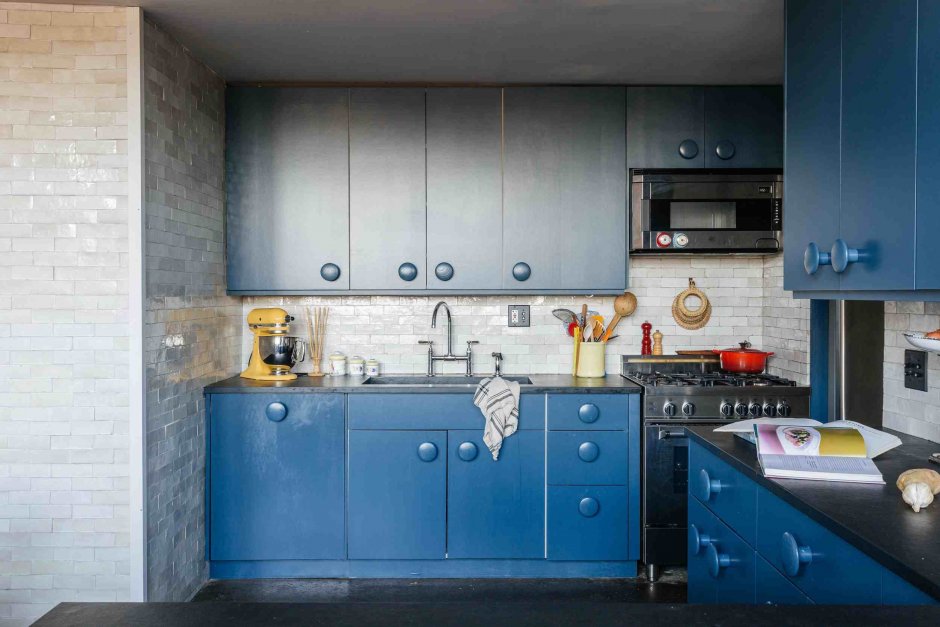 Синяя кухня лофт