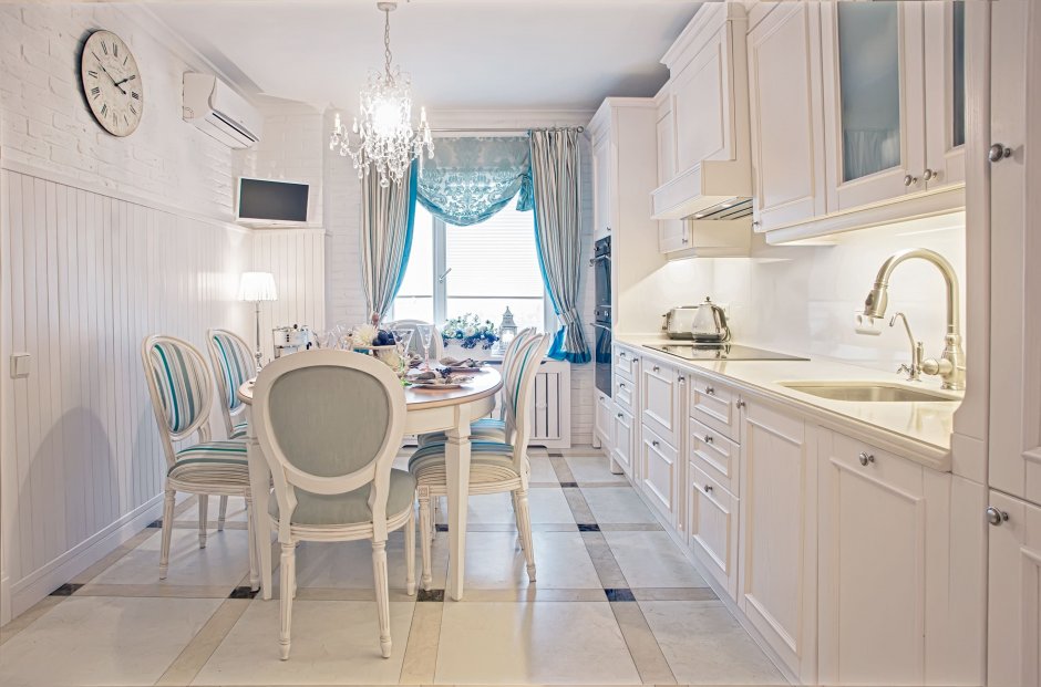Бело голубая кухня в классическом стиле