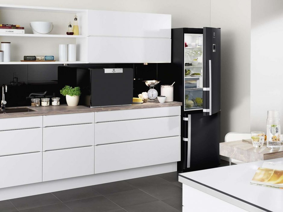 Дизайн кухонь с черными холодильниками (57 фото)