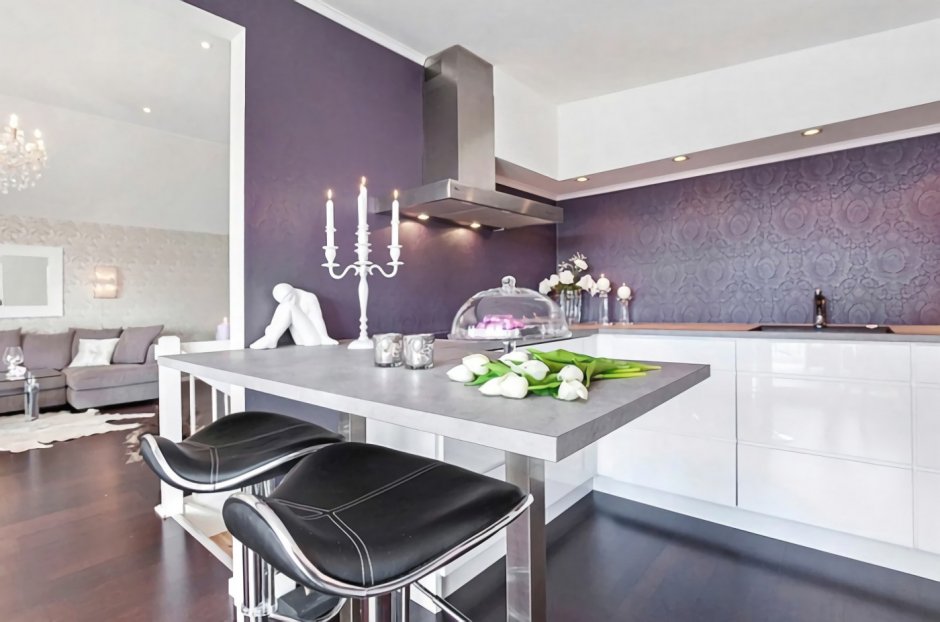 Серый и фиолетовый в интерьере кухни