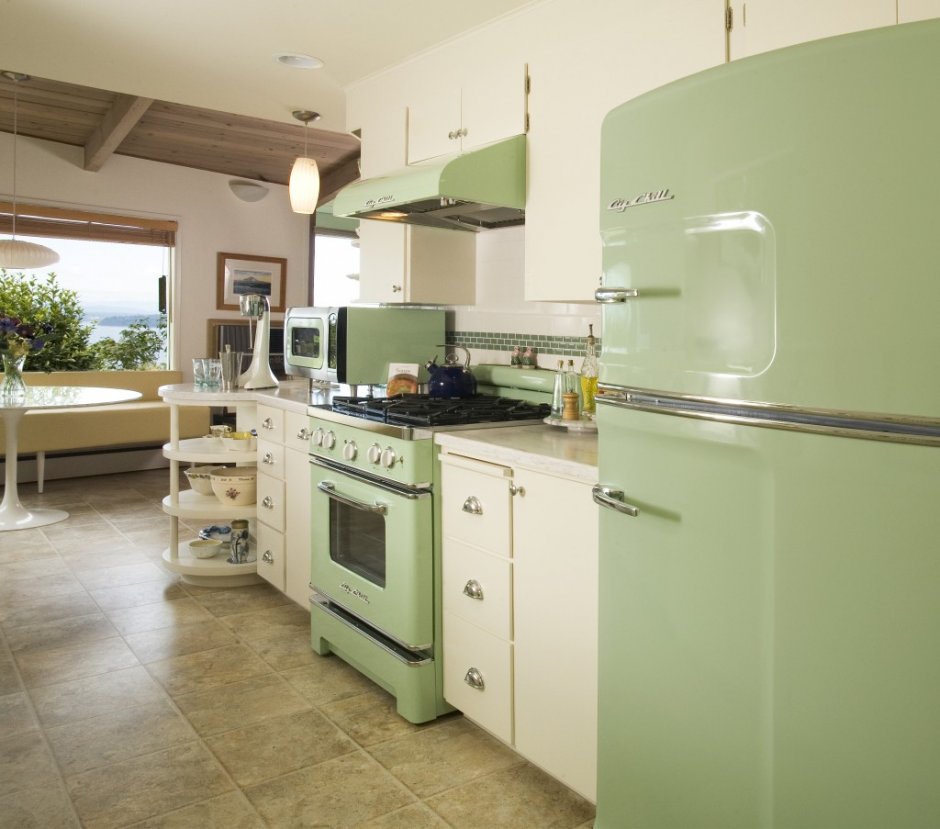 Кухня в зеленых пастельных тонах