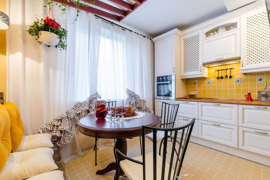Кухня в испанском стиле в квартире
