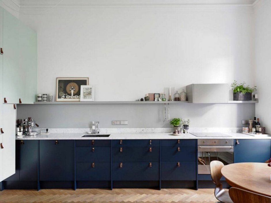 Кухня в скандинавском стиле синего цвета
