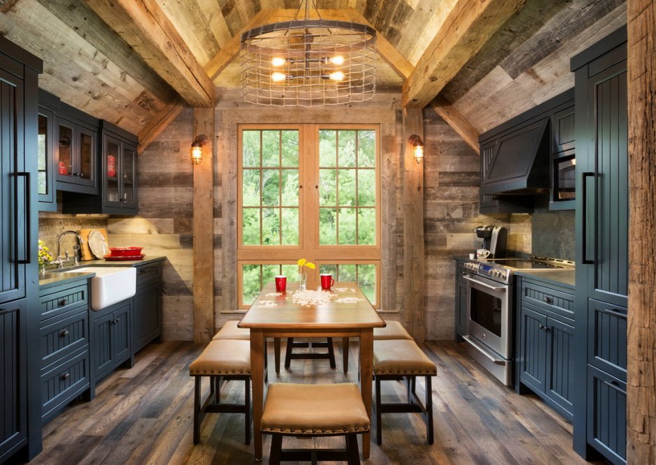 Кухня в стиле Шале в загородном доме
