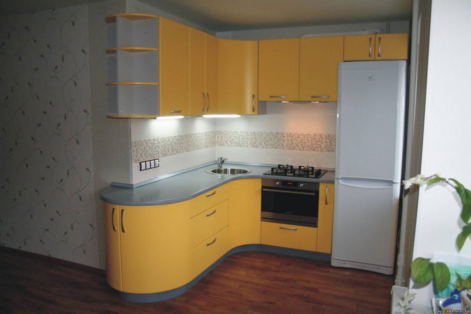 Компактные кухонные угловые гарнитуры для маленькой кухни