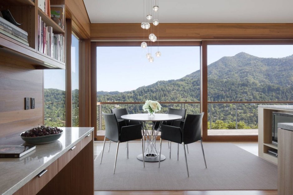Кухня с панорамным окном в доме (58 фото)