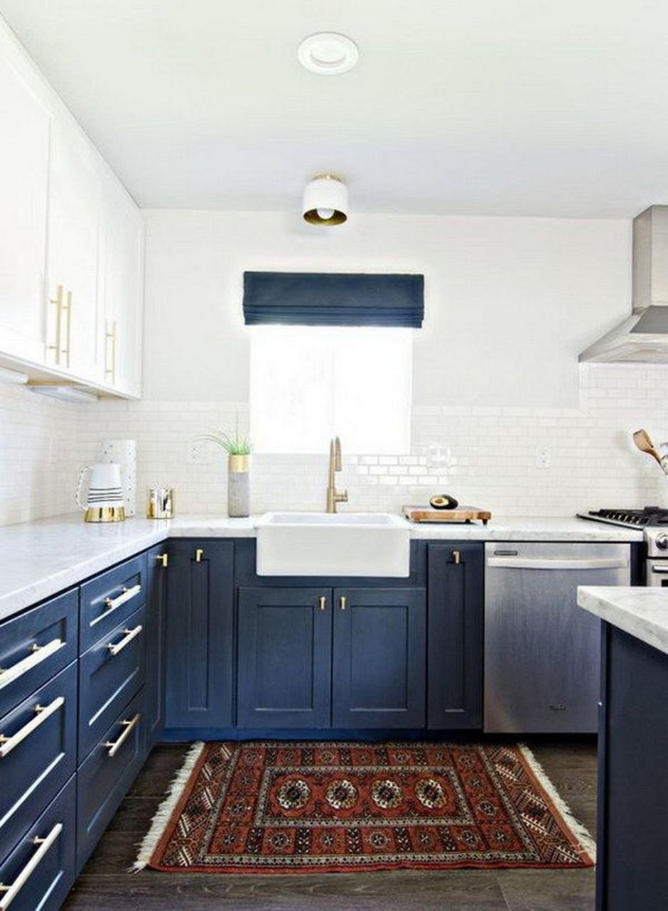 Кухня в синих тонах в скандинавском стиле