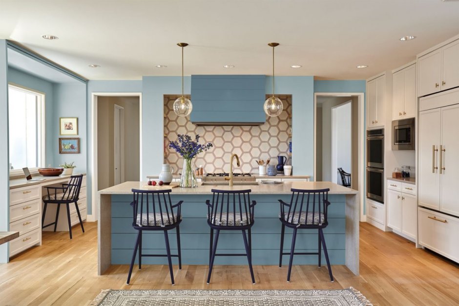 Синий цвет стен в интерьере кухни