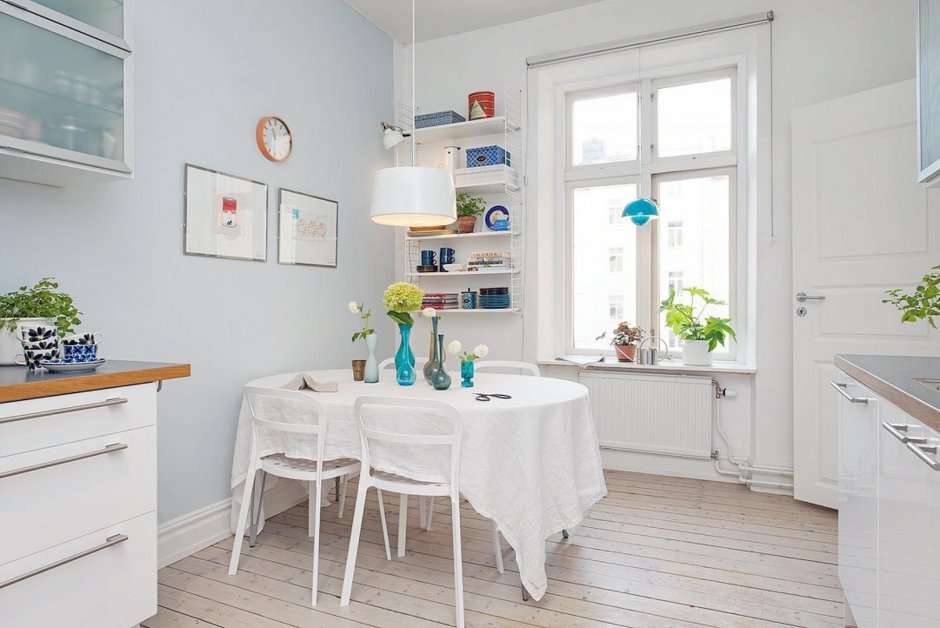 Бело голубая кухня в скандинавском стиле