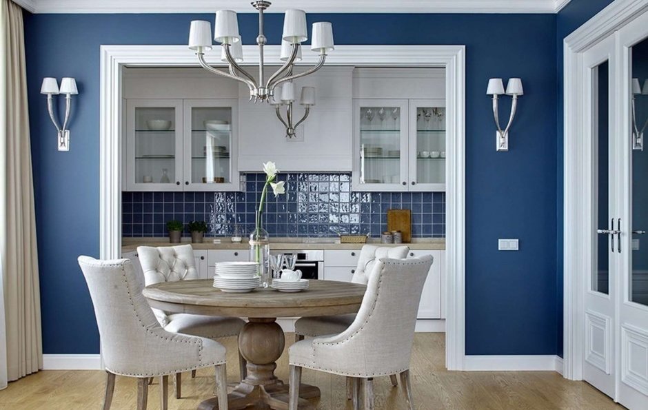 Белая кухня синие стены