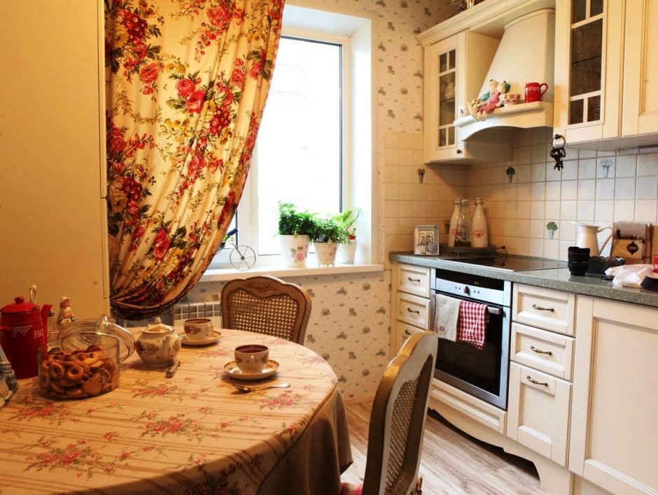 Маленькая уютная кухня в стиле Прованс