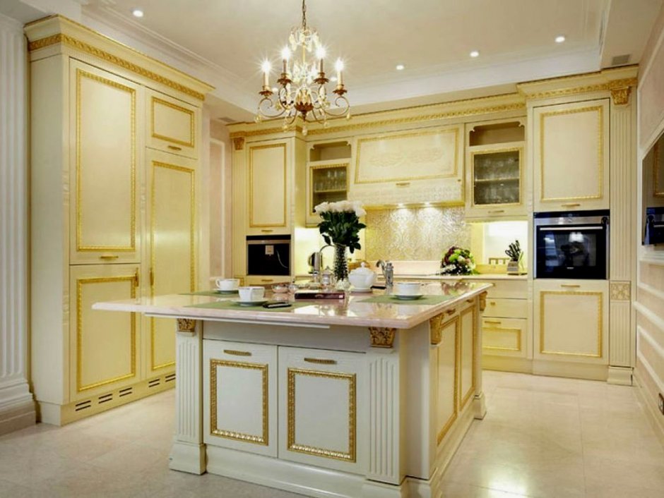Кухня в классическом стиле в золотом тоне