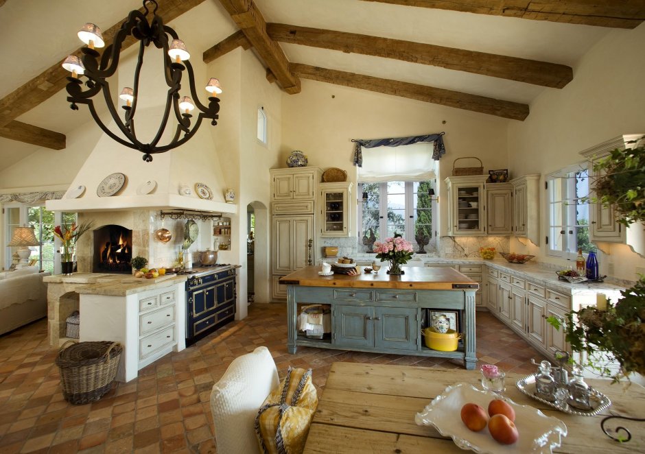 Кухня в деревенском средиземноморском стиле