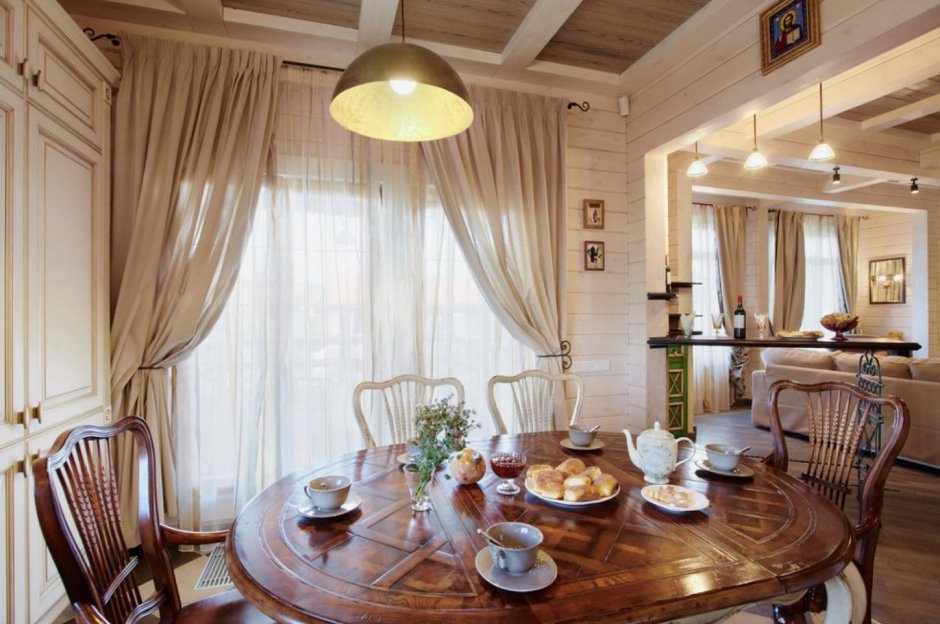 Интерьер кухни в стиле Прованс в доме из клееного бруса
