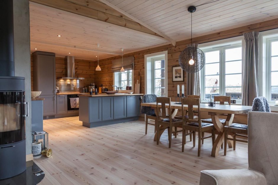 Кухня-гостиная в скандинавском стиле в доме из бруса
