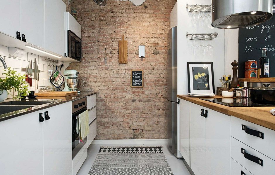 Кухня в стиле лофт с кирпичной стеной