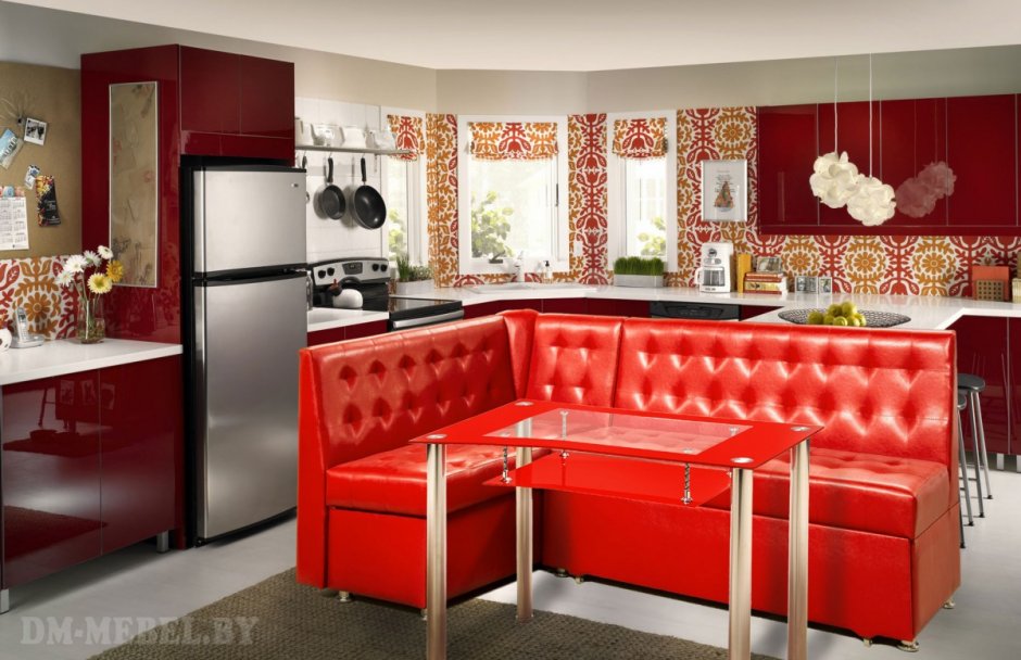 Красный кухонный уголок в интерьере