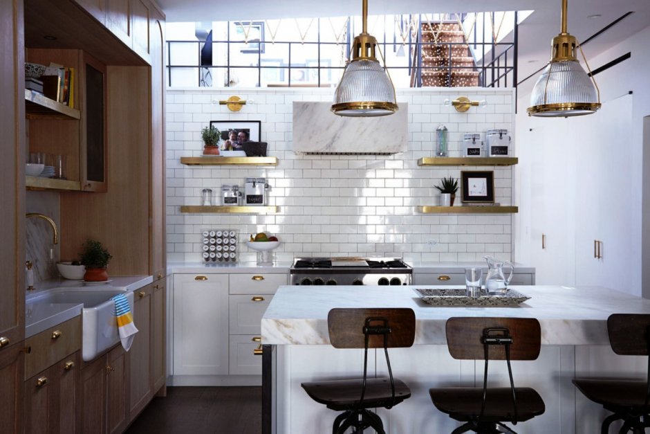 Интерьер белой кухни в стиле лофт