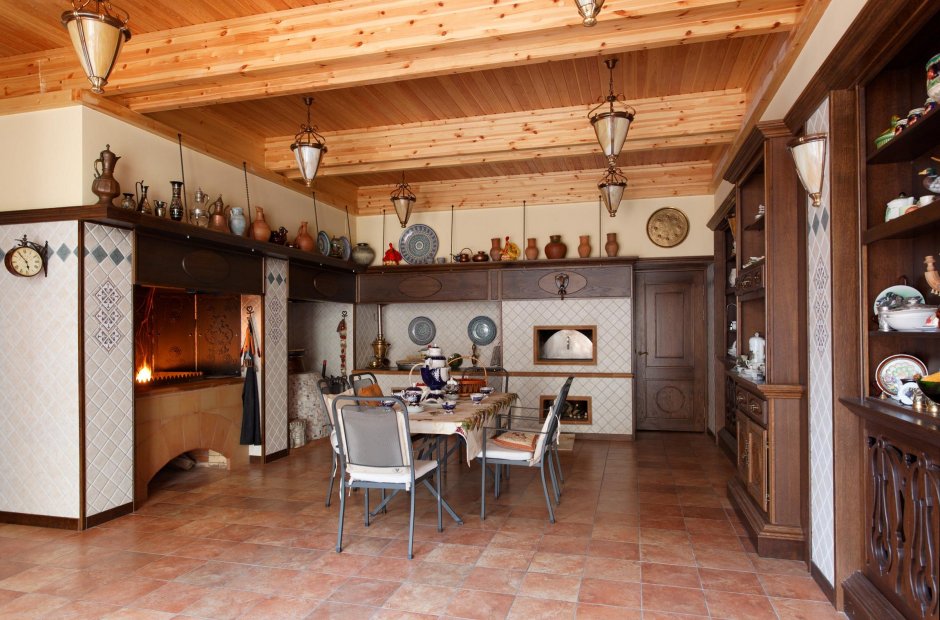 Кухня в русском стиле в деревянном доме