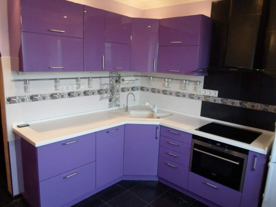 Кухни фиолетового цвета угловая